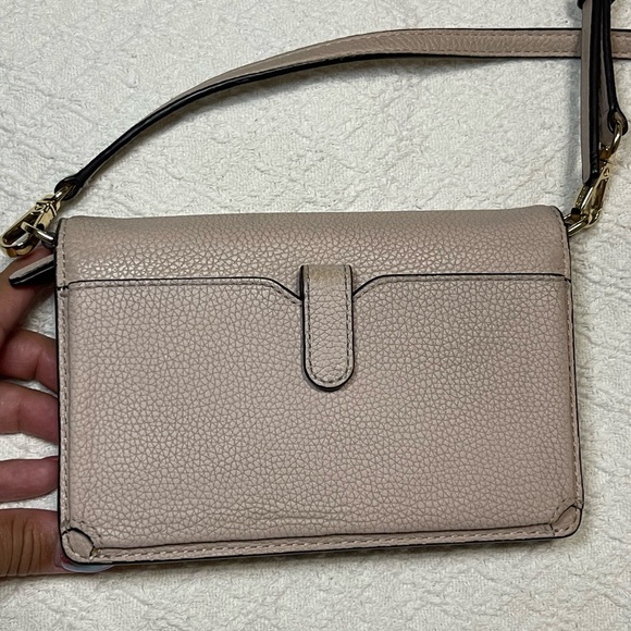 Light pink Michael Kors phone holding crossbody bag - Picture 9 of 16